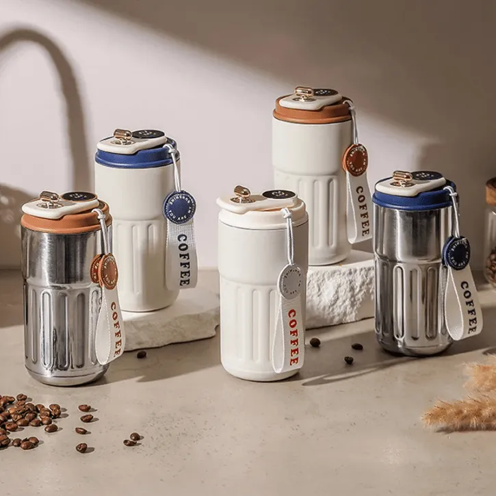 Tasse à café isotherme en inox avec affichage digital – Double paroi et couvercle portable (colleur aléatoire)