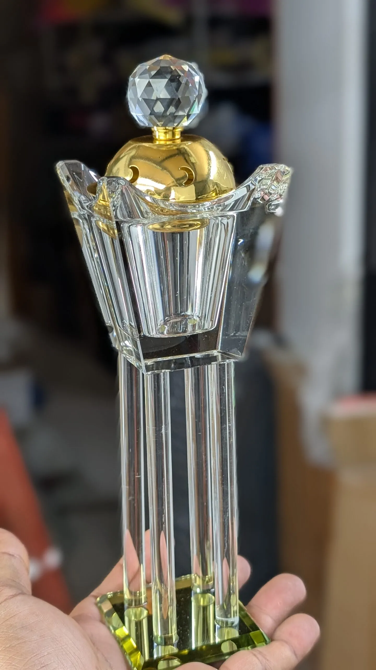 Porte-encens en cristal sophistiqué – Ambiance parfumée et décor chic pour votre espace.