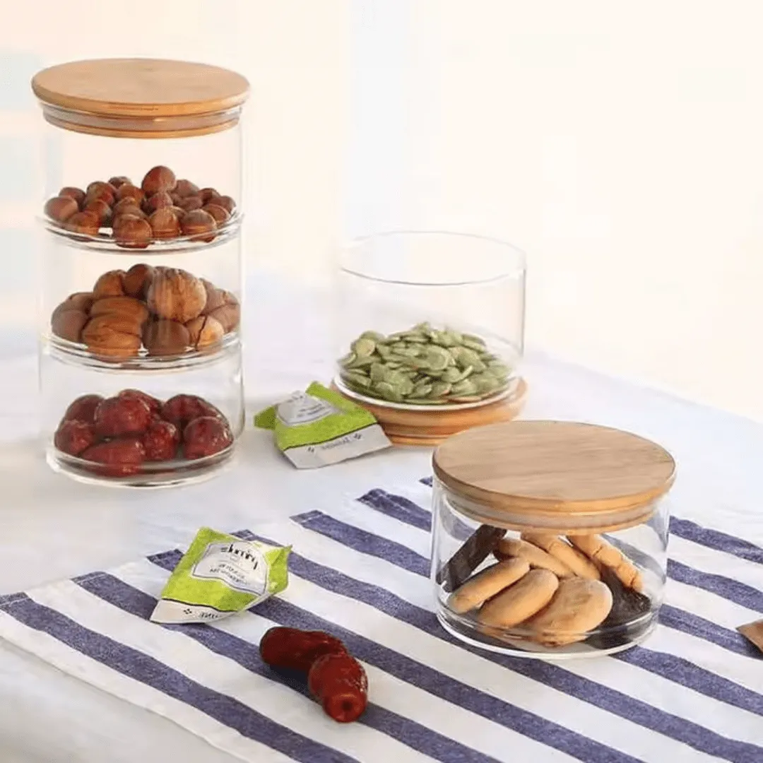 Set de rangement chic : 3 bocaux en verre avec couvercles en bambou pour organiser et mettre en valeur vos ingrédients.