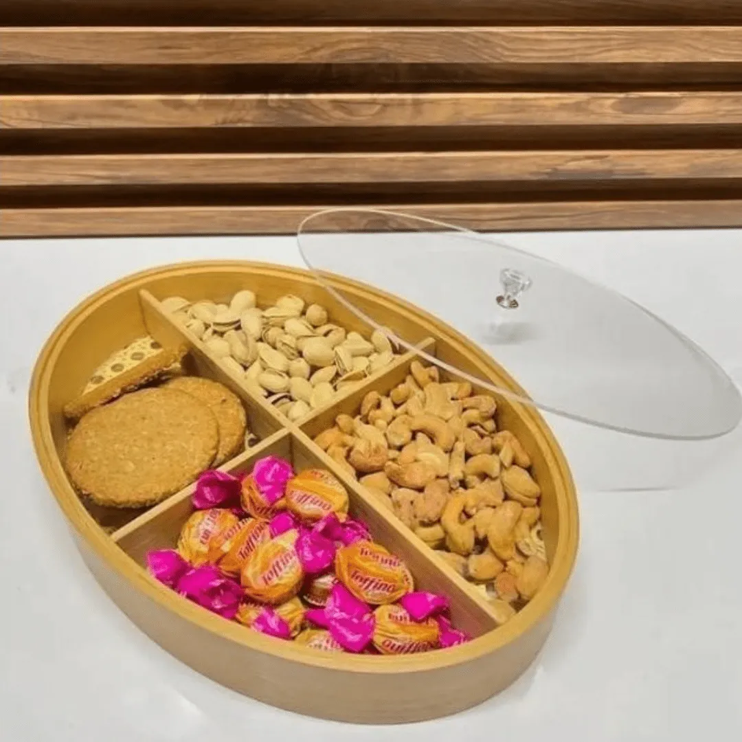 Plateau en bambou avec couvercle, parfait pour ranger les fruits secs et les sucreries.
