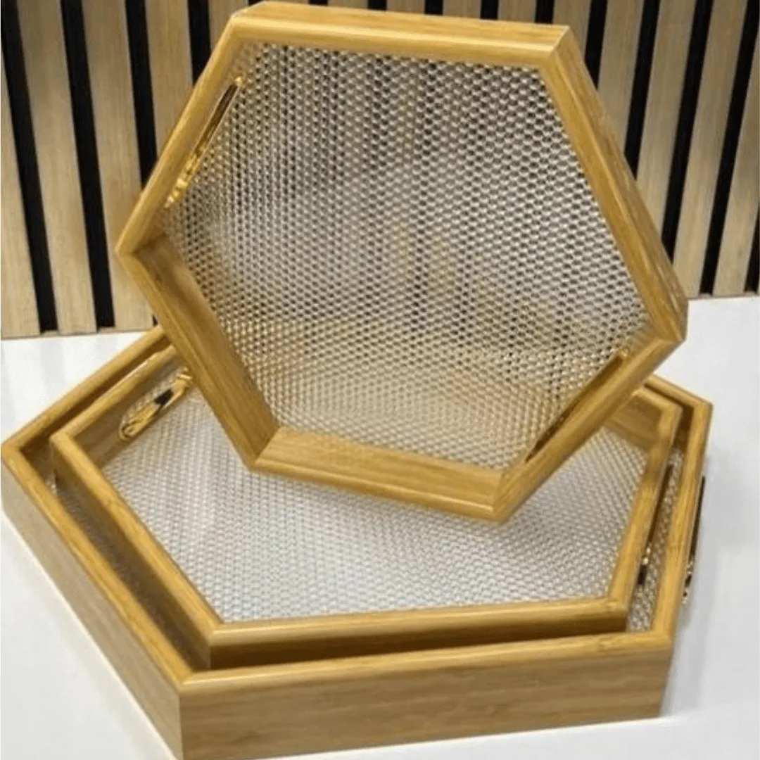 Ensemble de 3 pièces : Un plateau au design sophistiqué pour servir le thé et les mets avec une touche artistique.