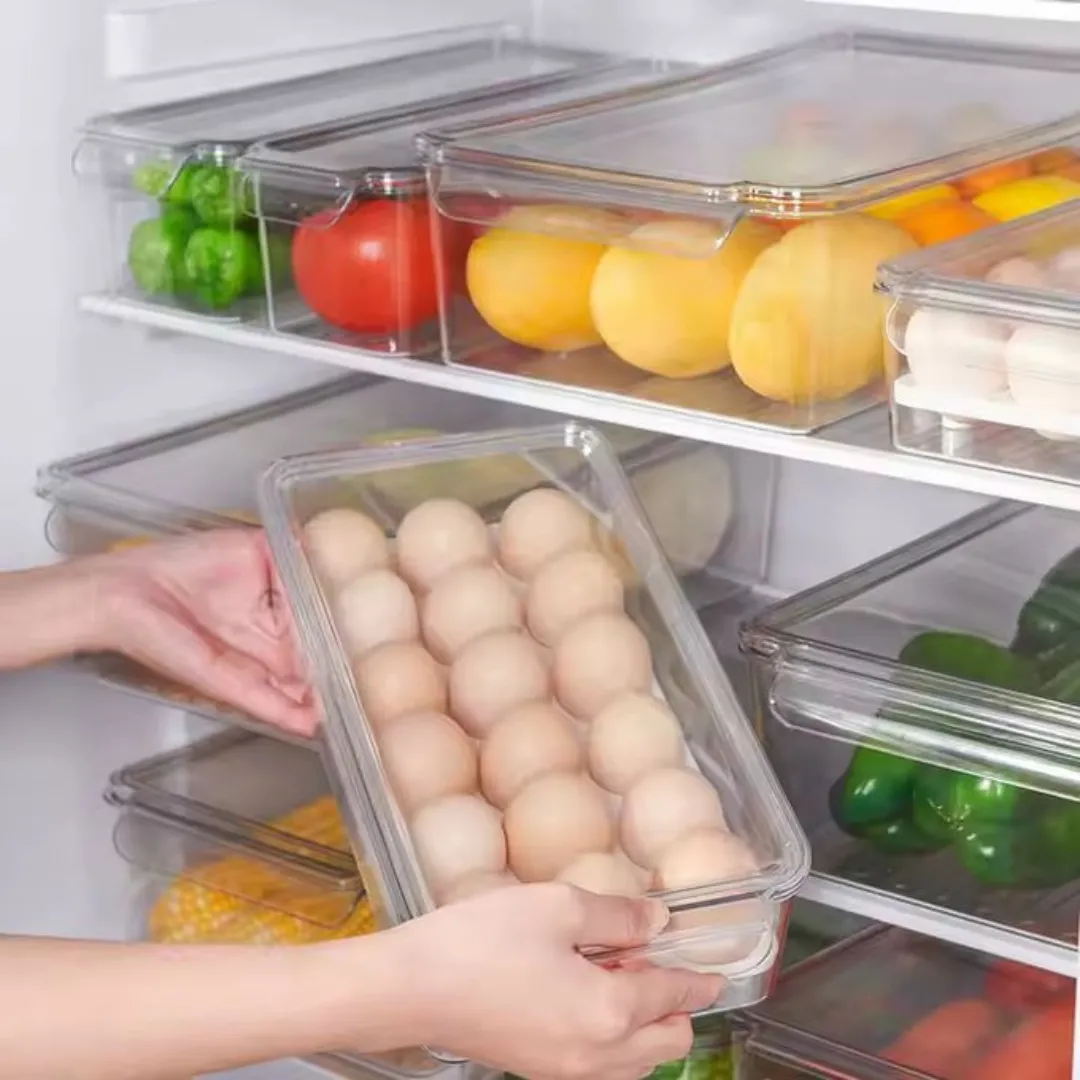 Contenant empilable en plastique pour le rangement des œufs dans le réfrigérateur.