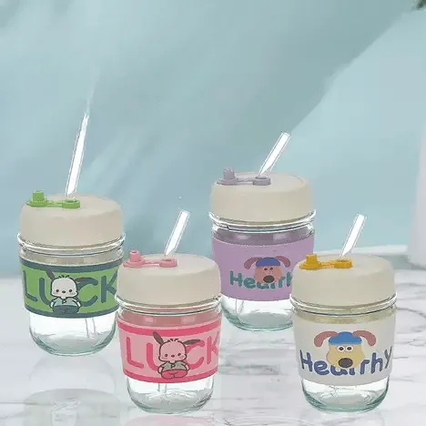 Tasse à eau en verre à dessin animé avec couvercle et paille pour enfants (colleur aléatoire)
