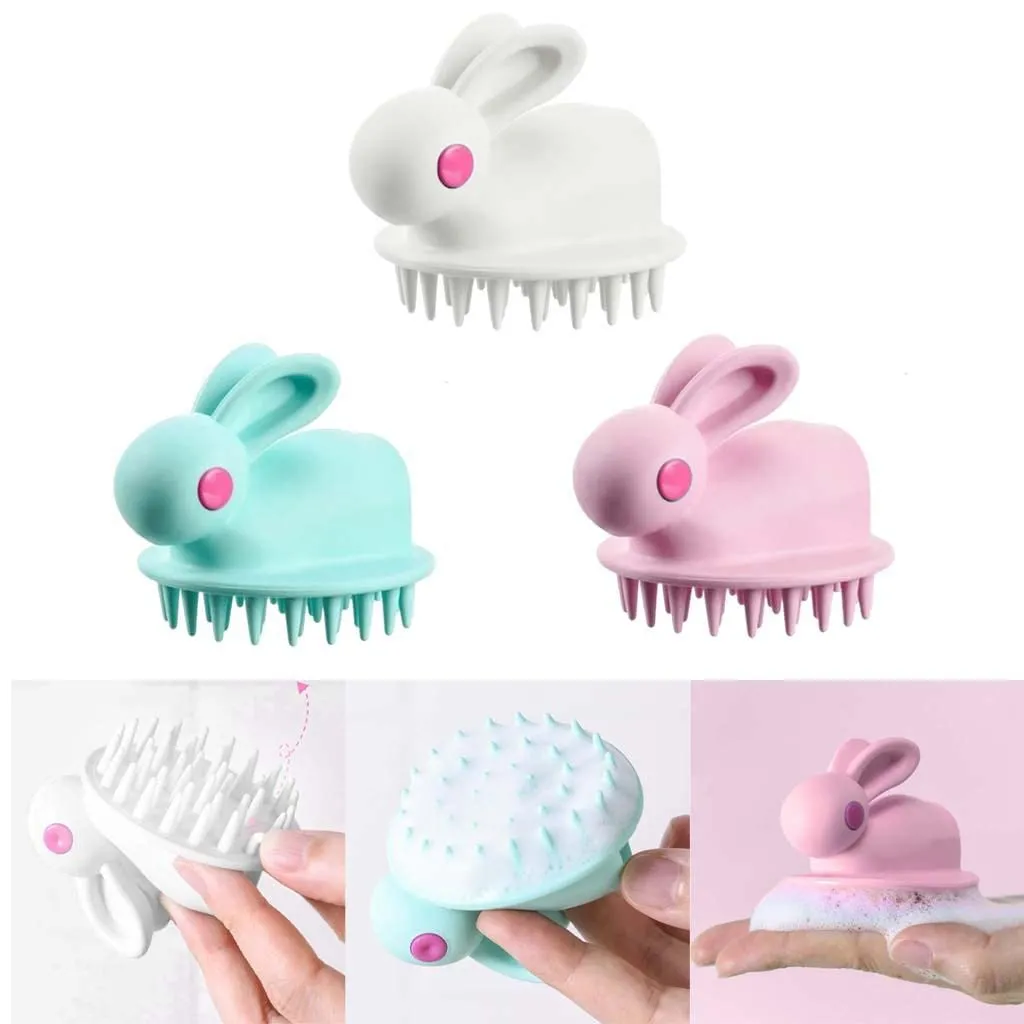 Une expérience de shampoing relaxante avec notre Brosse à Cheveux Douce et Massante (colleur aléatoire)