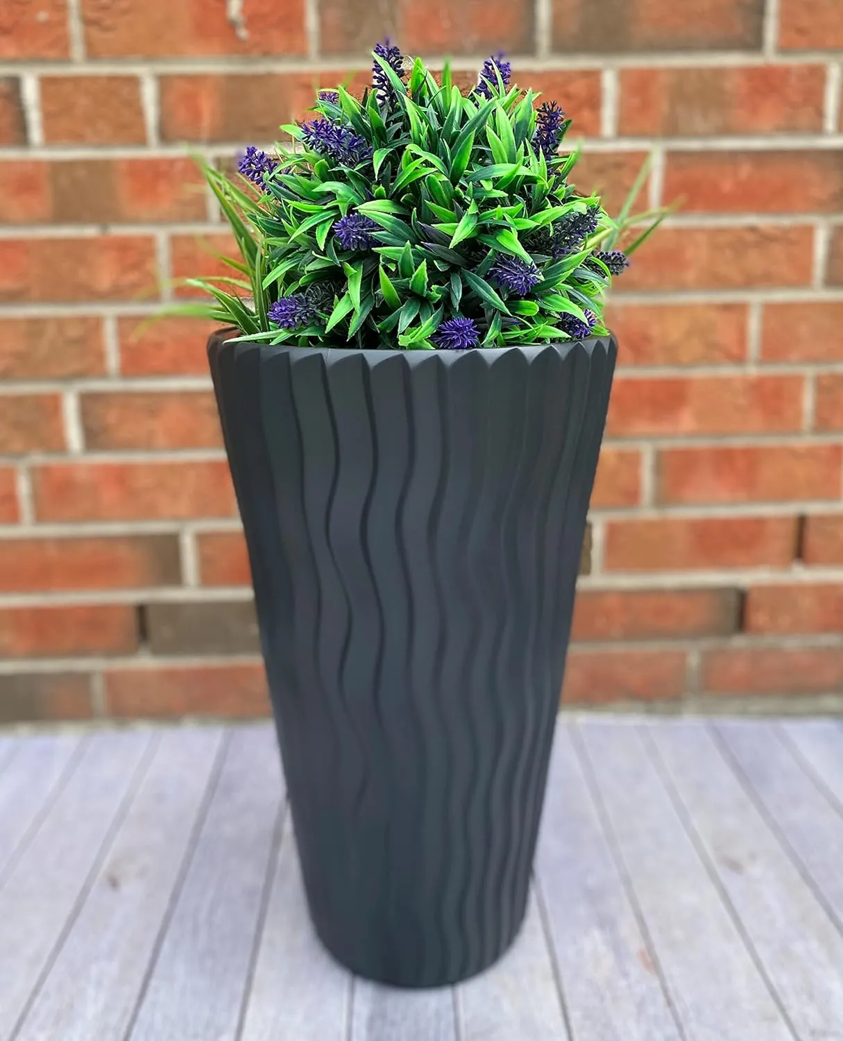 Harmonisez Votre Espace Vert avec Notre Pot de Fleurs Rond en Plastique 30 Litres