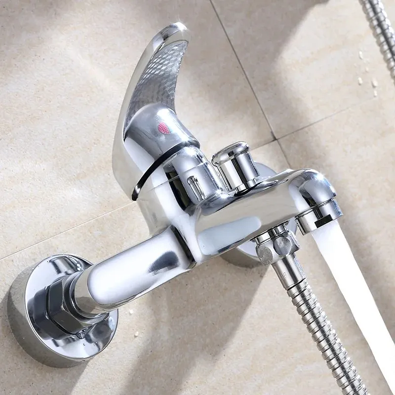 Élégance murale Robinet de salle de bain à poignée unique pour eau chaude et froide