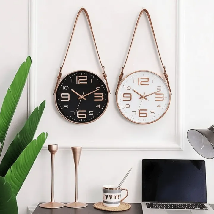 Horloge Murale Suspendue avec Ceinture en Cuir pour le Bureau (colleur aléatoire)