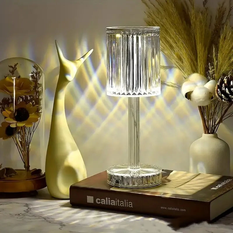 Éclairez votre espace avec élégance Lampe de Table en Cristal le luminaire parfait pour votre chambre à coucher.
