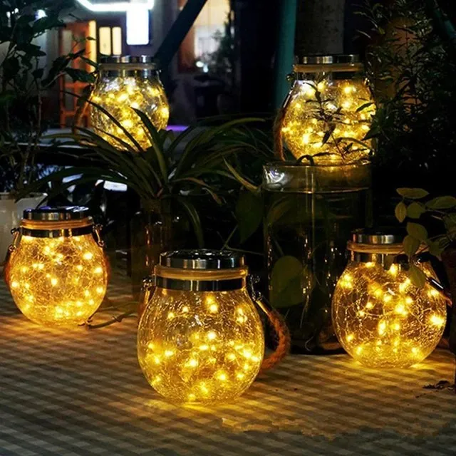 Éclairez vos nuits avec élégance Lanterne solaire suspendue et sa boule de verre étanche