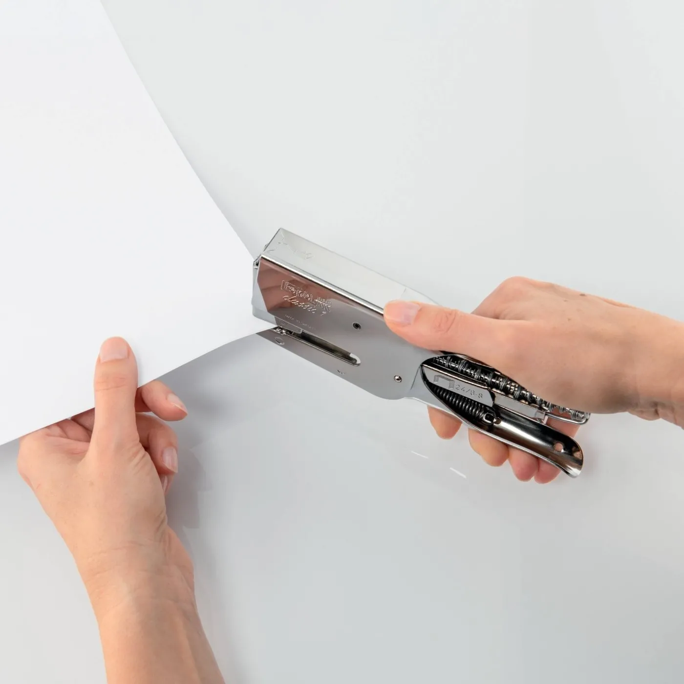 Agrafeuse Pince et Poinçons 25 Feuilles, Compatible 24/6 et 26/6