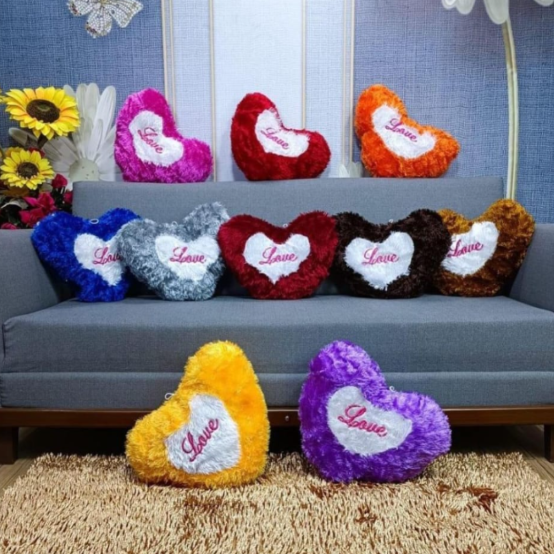 Housse de coussin décorative en forme de cœur en fourrure douce (couleur aléatoire)