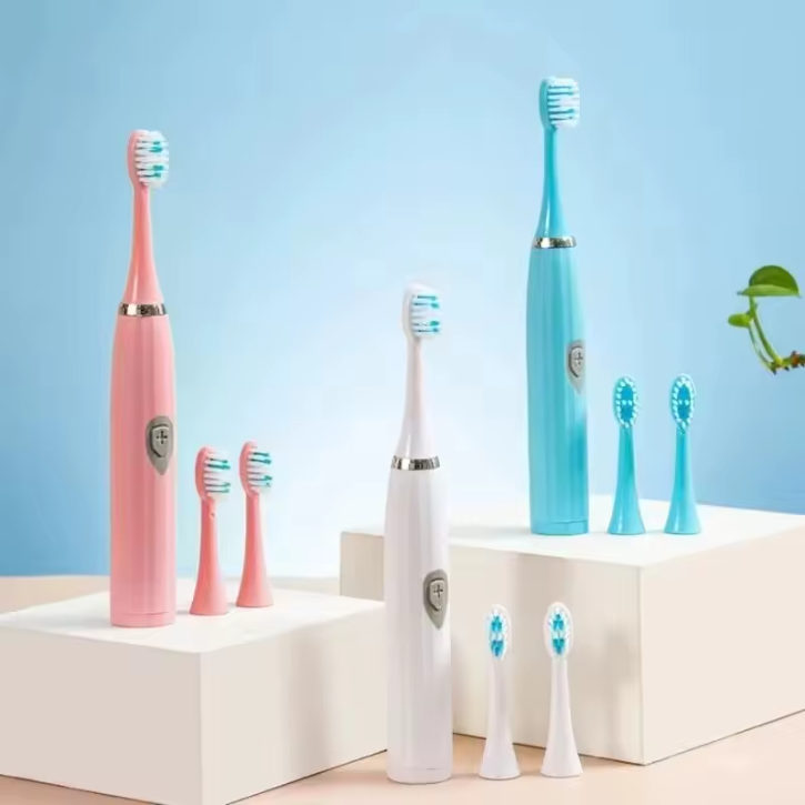 Brosse à dents électrique avec 3 têtes interchangeables (couleur aléatoire)