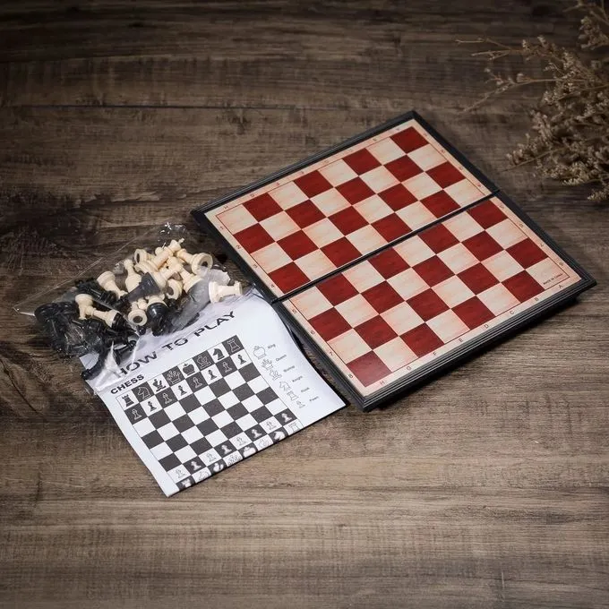 Jeu d'Échecs Pliable en Plastique Magnétique pour des Heures de Divertissement Nomade