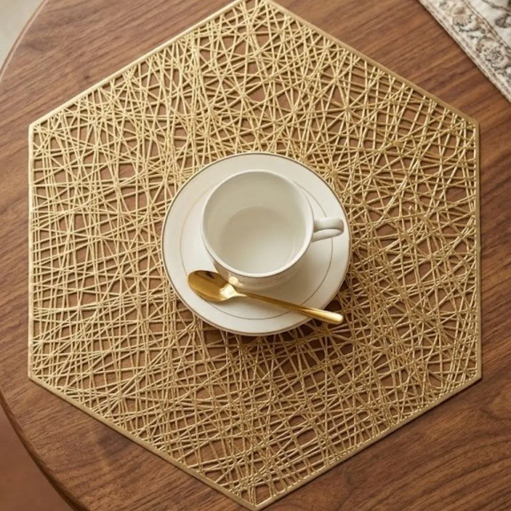 nappe ou Set de Table Hexagonal Design Filaire – Coloris Or Royal