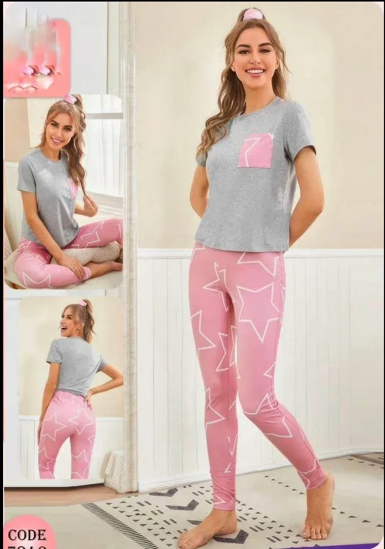 Ensemble Pyjama 2 Pièces "Starry Dream" – T-shirt Gris Chiné et Legging Rose à Motifs Étoiles avec Chouchou Assorti