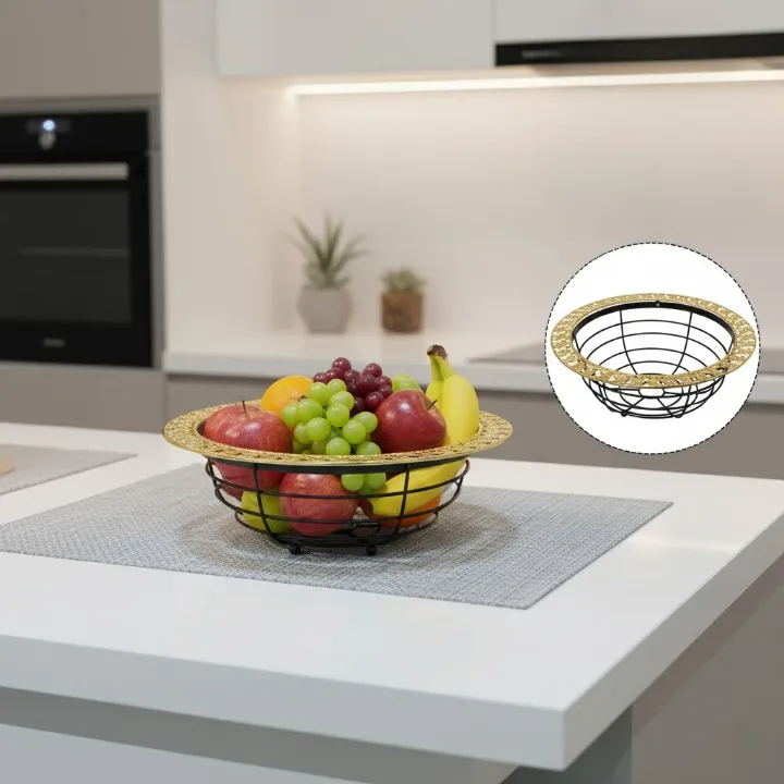 Panier à fruits en métal doré, léger et idéal pour organiser la cuisine.